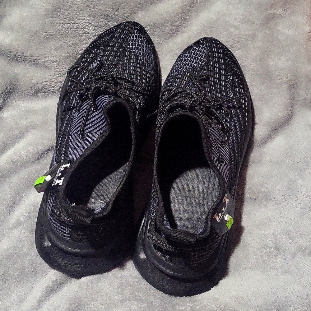 Shoes - Picture 3 of 6